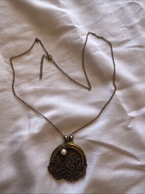 Antique-Style Gold Tone Chain Necklace with Pearl Accent